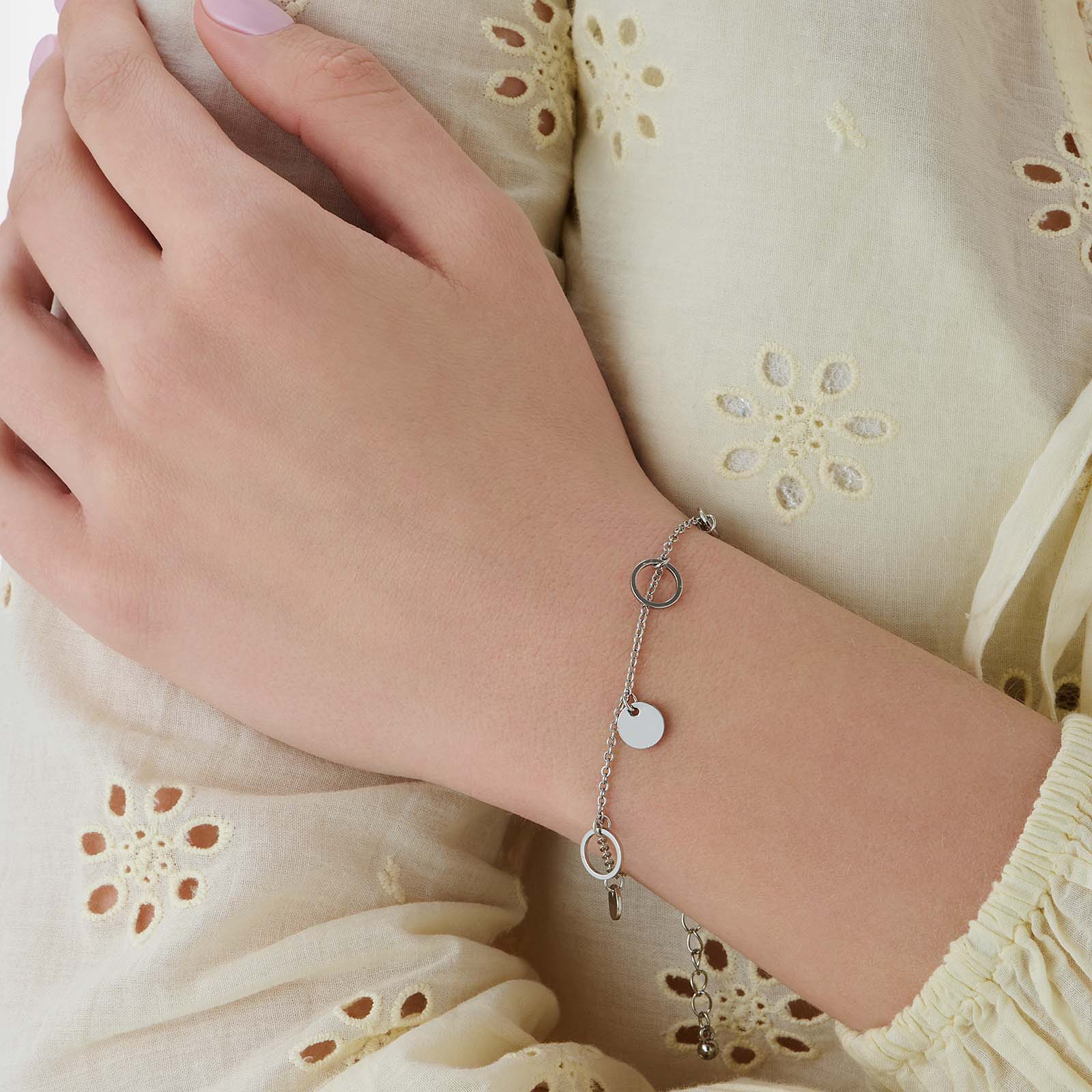 Silverfärgat armband, ringar och brickor - 17+5 cm