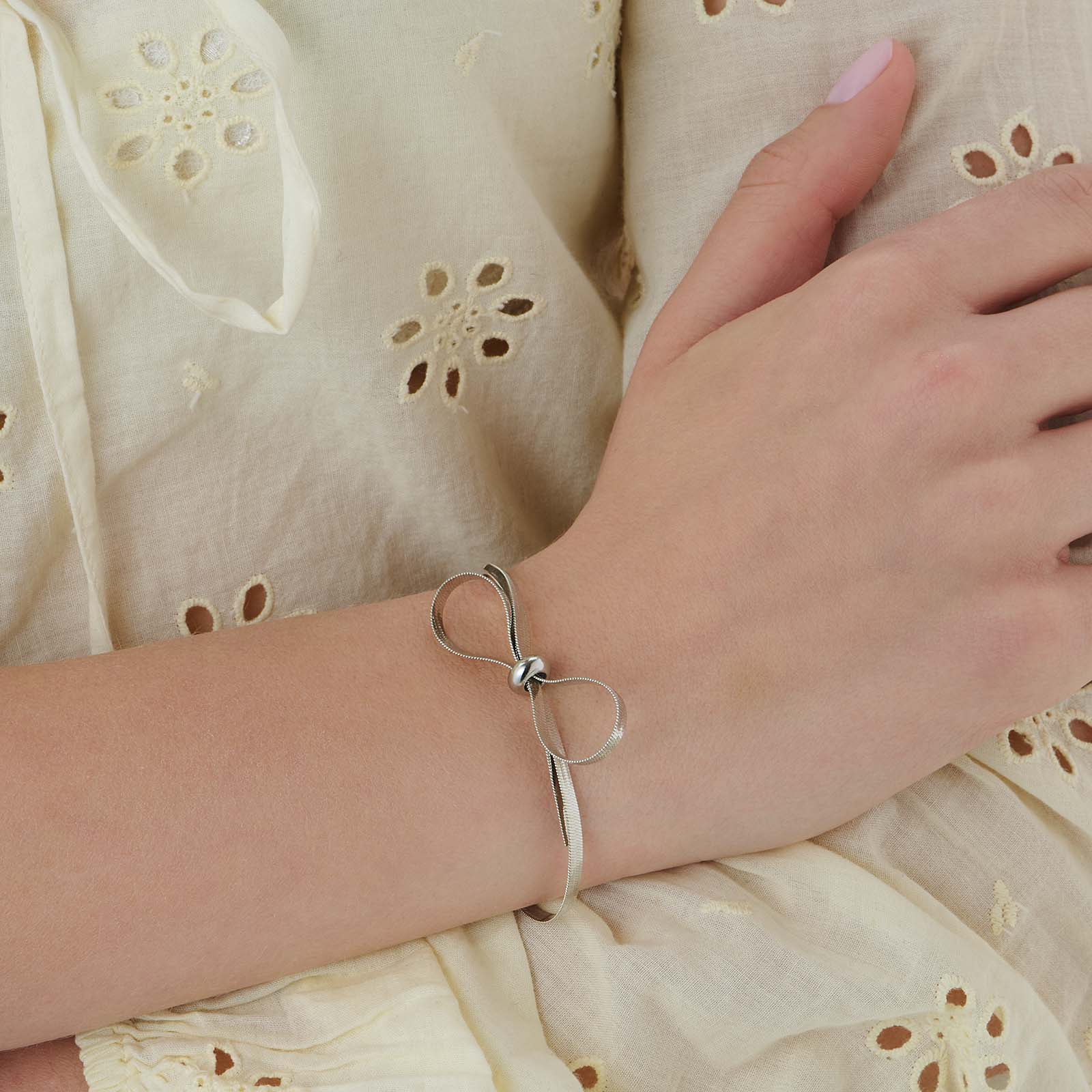 Silverfärgat armband, ormkedja med rosett - 17+6 cm