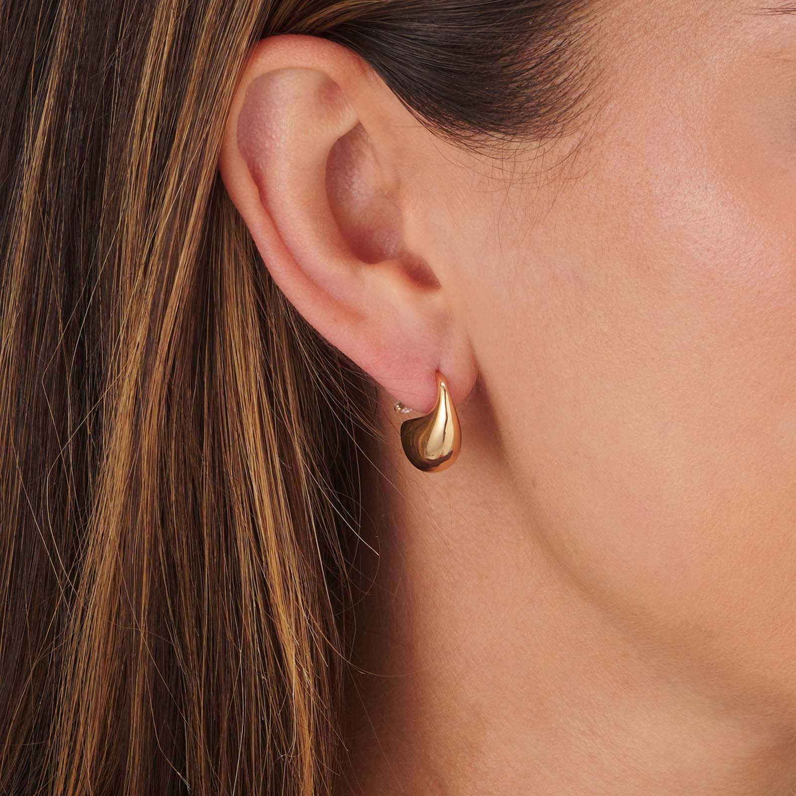 Guldfärgade örhängen, blanka droppar - 16 mm