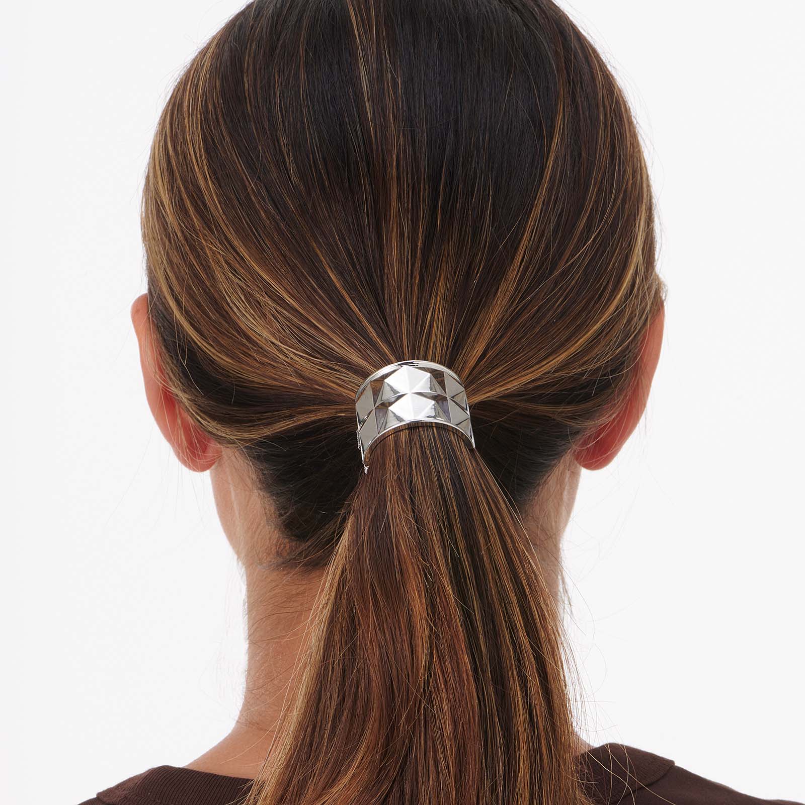 Hårsnodd - silverfärgad hair cuff med nitar