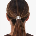 Hårsnodd - silverfärgad hair cuff med nitar