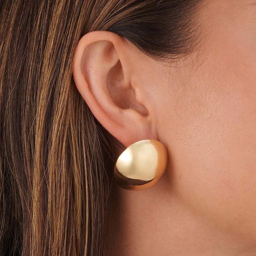 Guldfärgade örhängen halv knapp stor - 30 mm