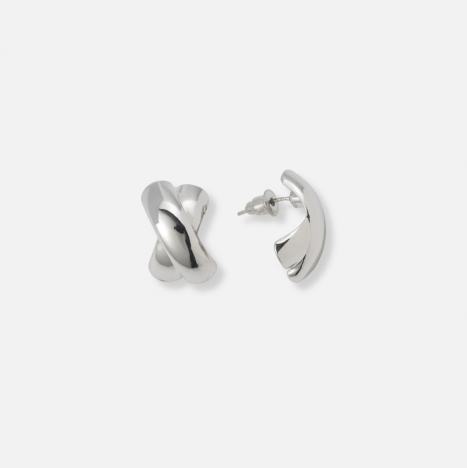 Silverfärgade örhängen böjt X - 17x11 mm