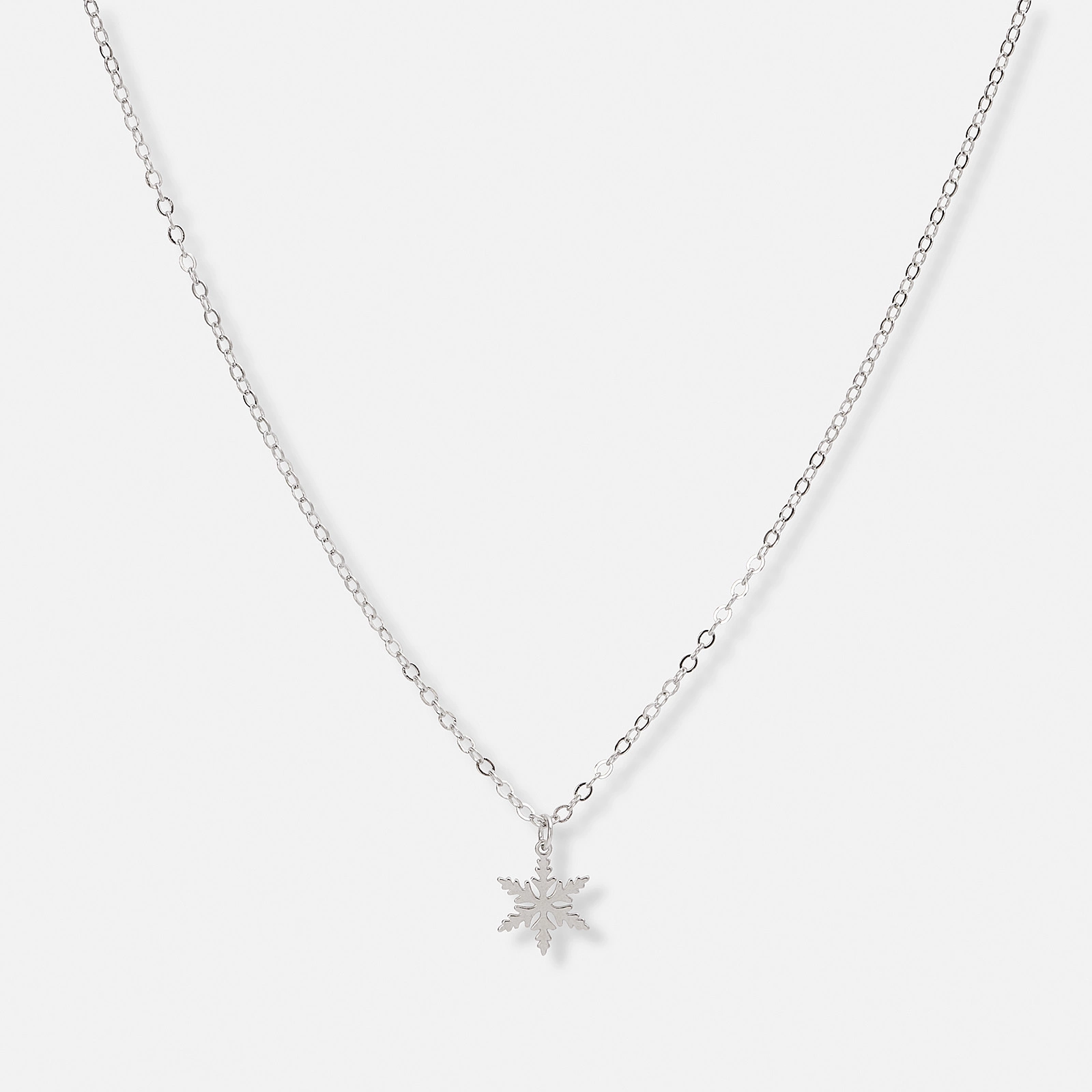 Silverfärgat julhalsband med snöflinga Silverfärgat julhalsband med snöflinga