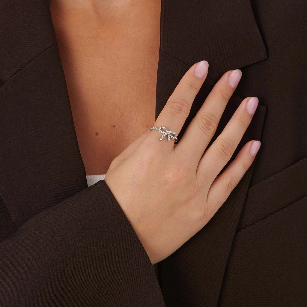 Silverfärgad ring med rosett & vita stenar - 17