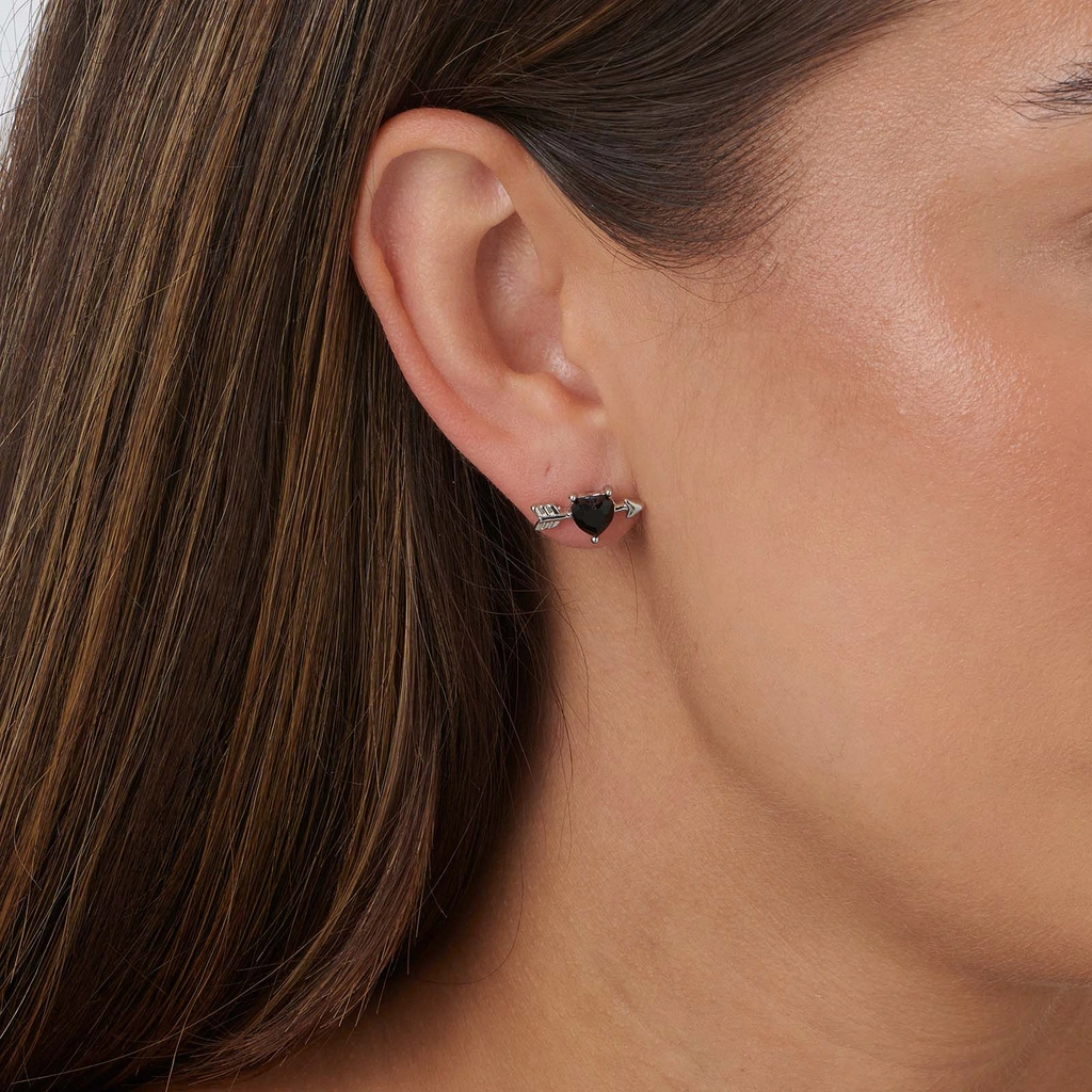 Silverfärgade studs, svart hjärta med pil - 10mm