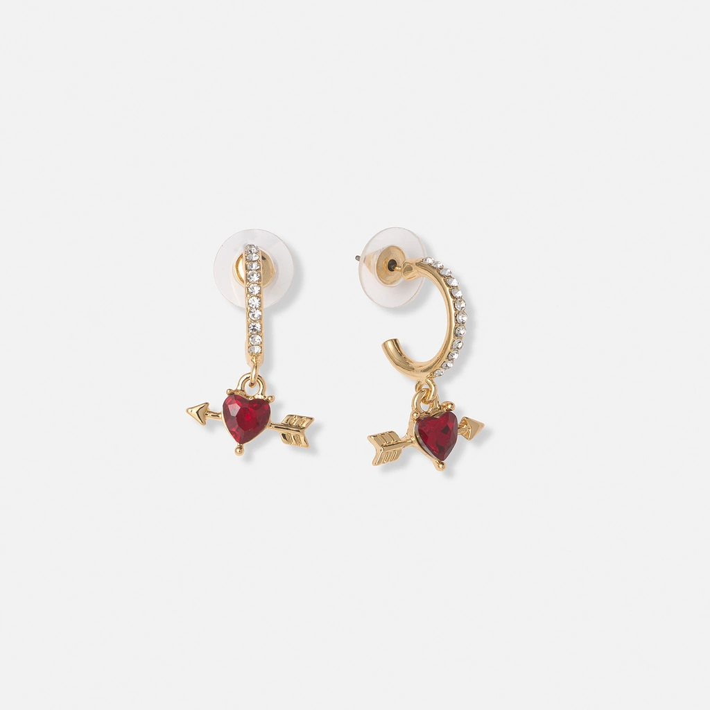 Guldfärgade hoops med stenar, rött hjärta med pil - 10mm