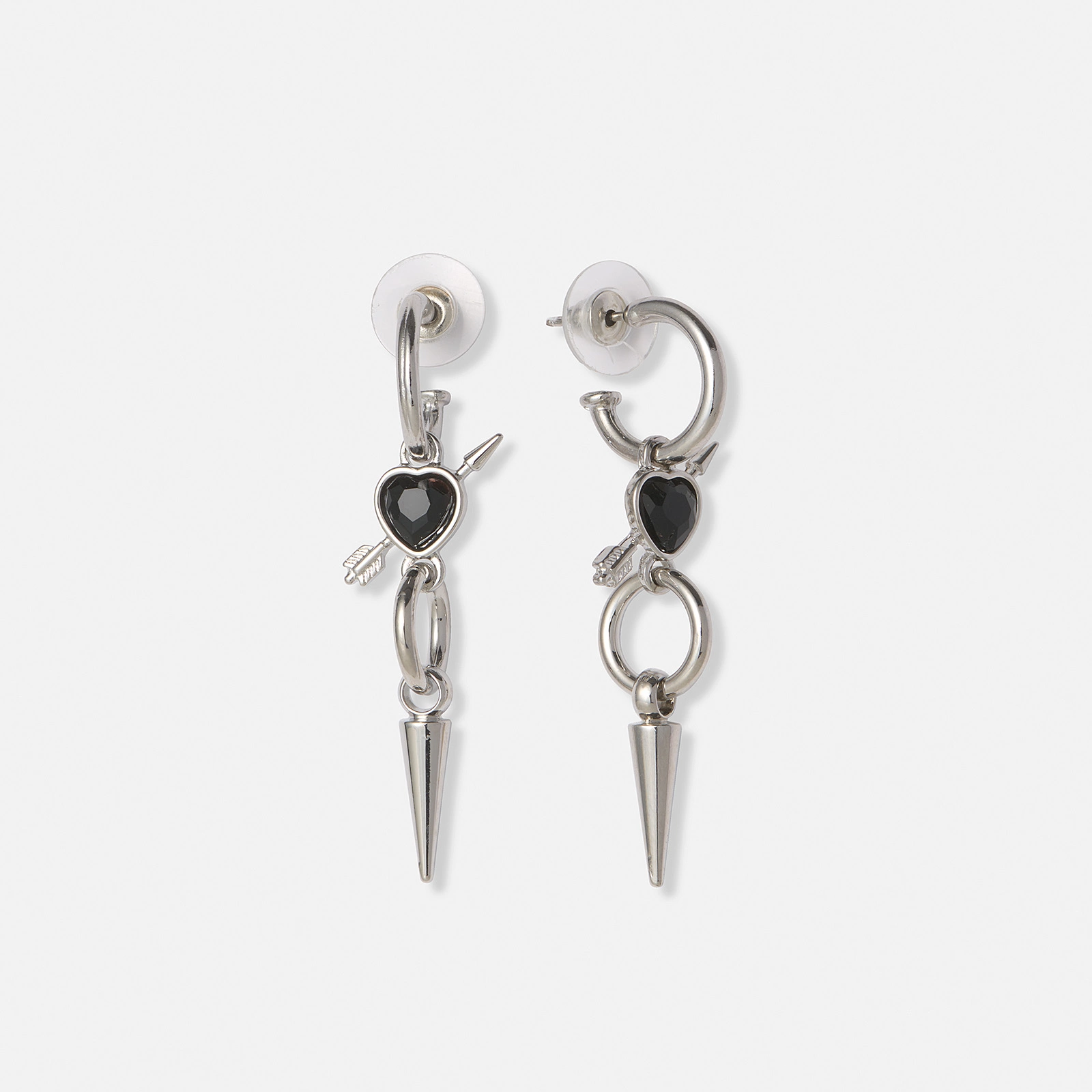Silverfärgade örhängen, svart hjärta med pil - 50mm