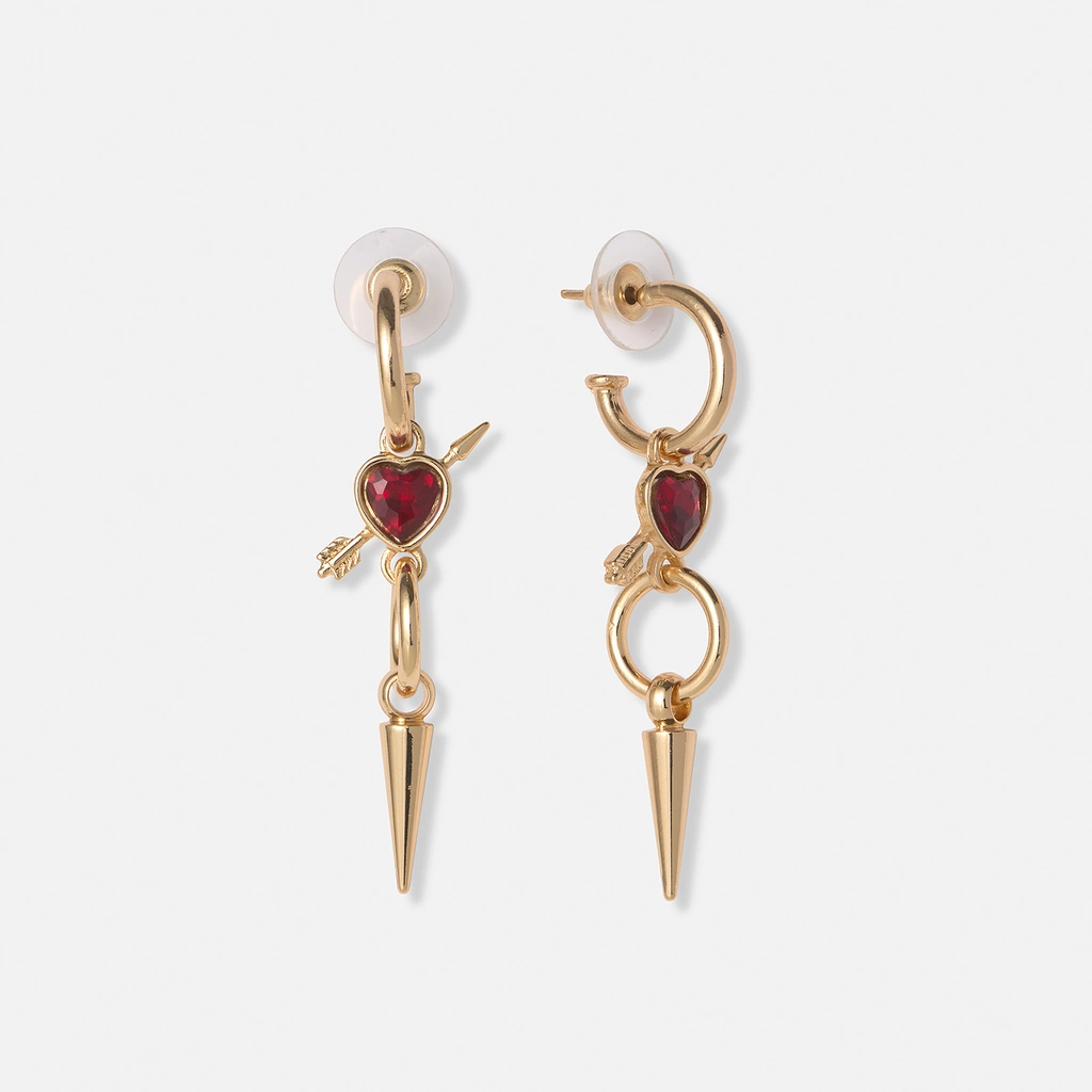 Guldfärgade örhängen, rött hjärta med pil - 50mm