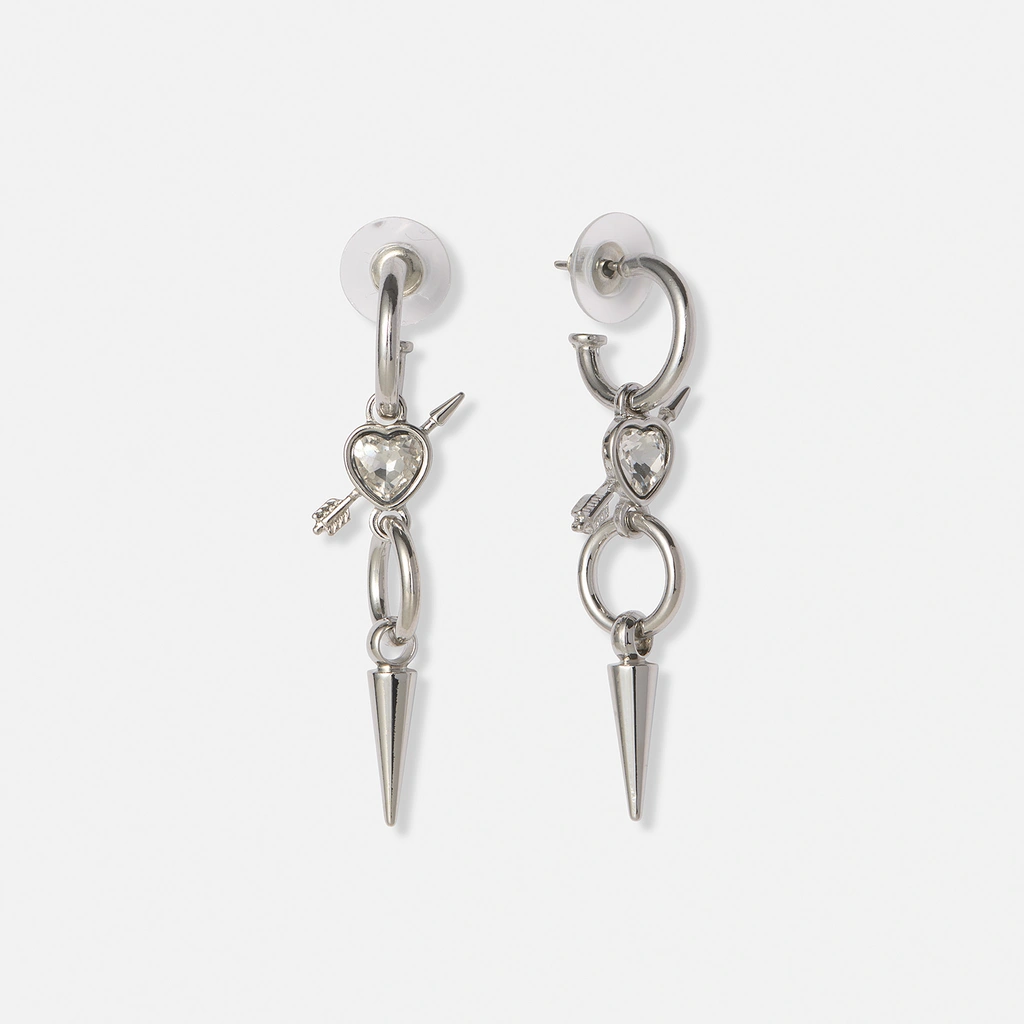 Silverfärgade örhängen, vitt hjärta med pil - 50mm