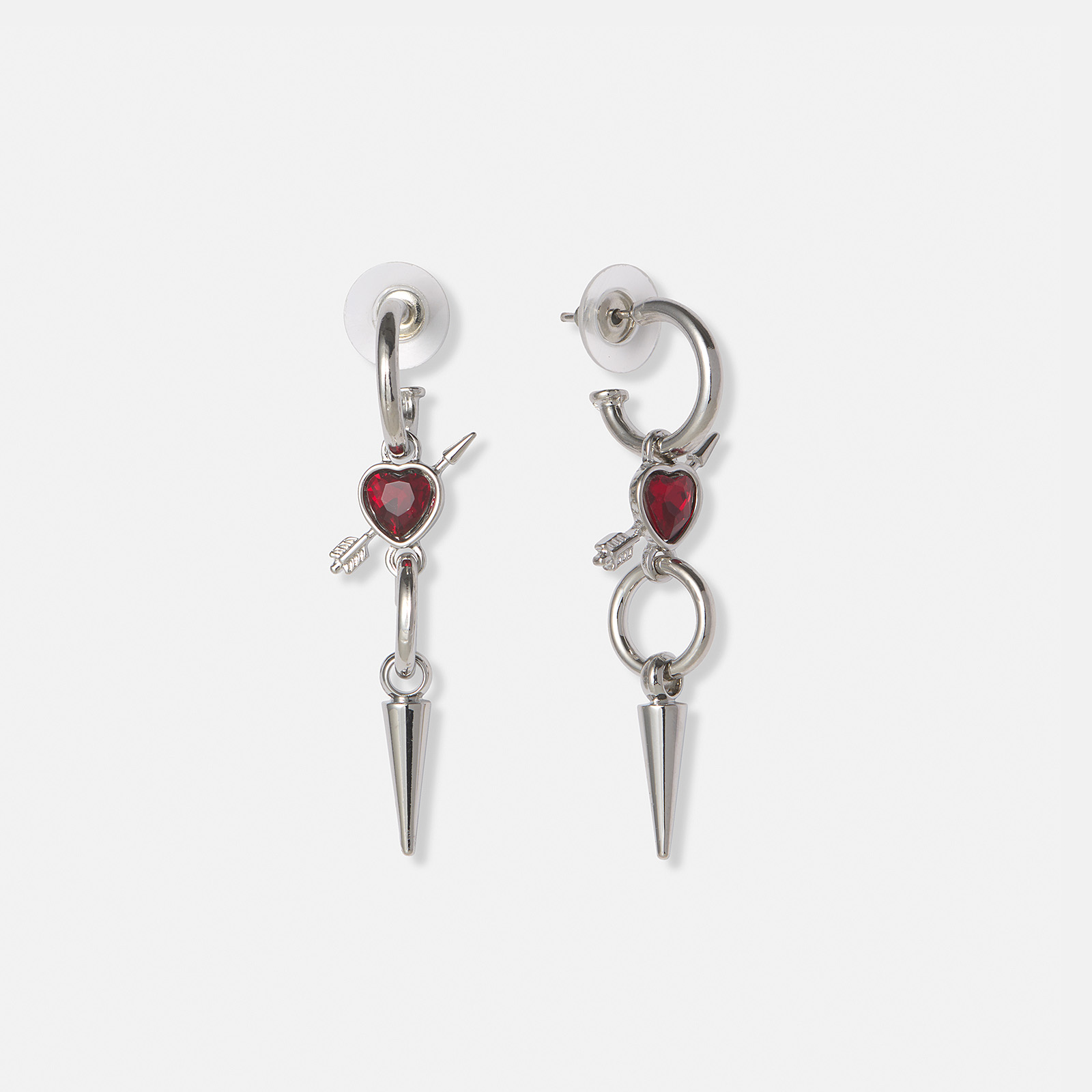 Silverfärgade örhängen, rött hjärta med pil - 50mm