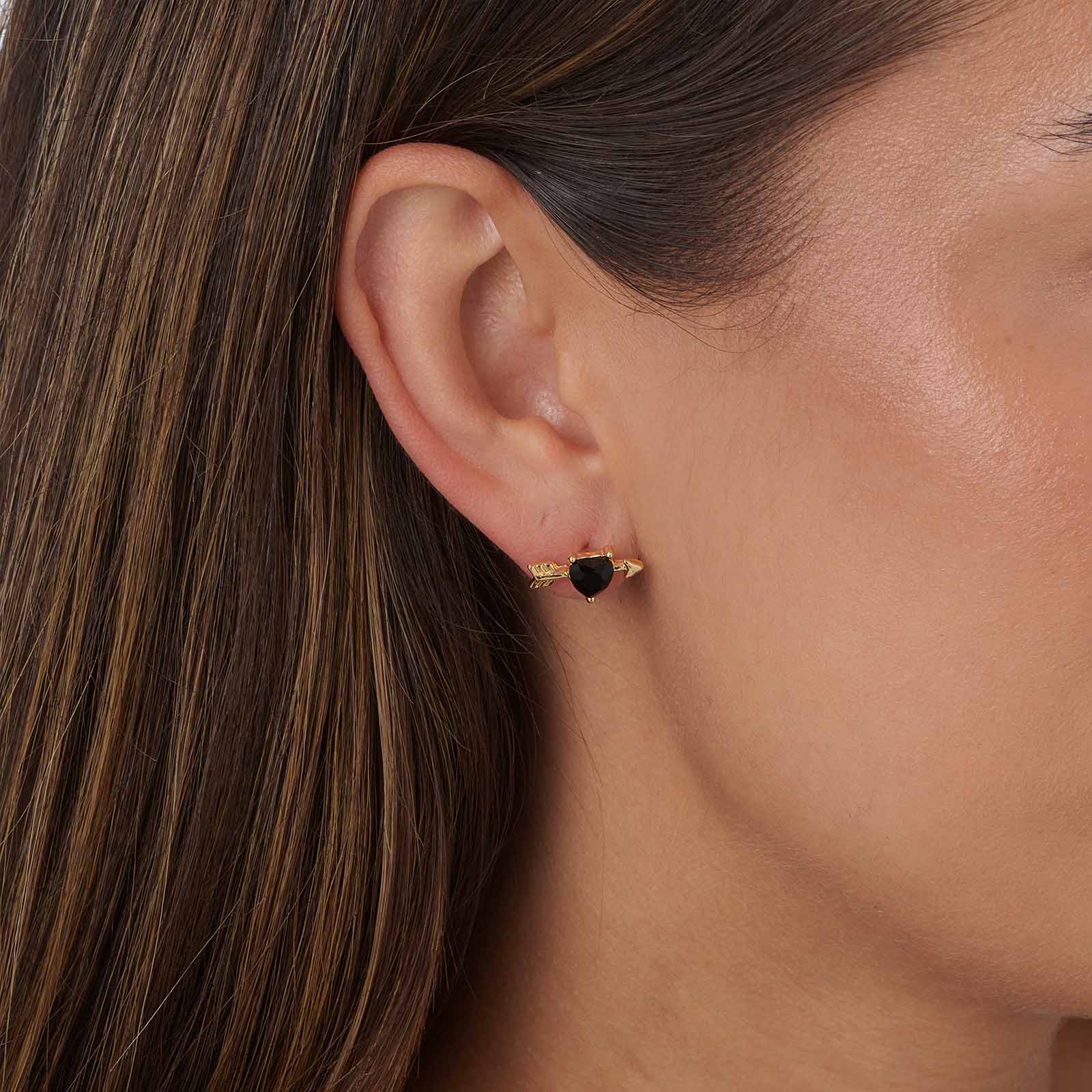 Guldfärgade studs, svart hjärta med pil - 10mm