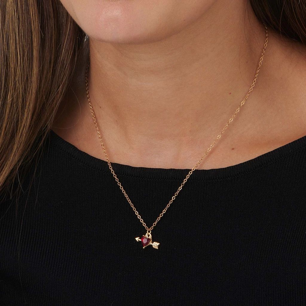 Guldfärgat halsband, rött hjärta med pil - 42+7cm