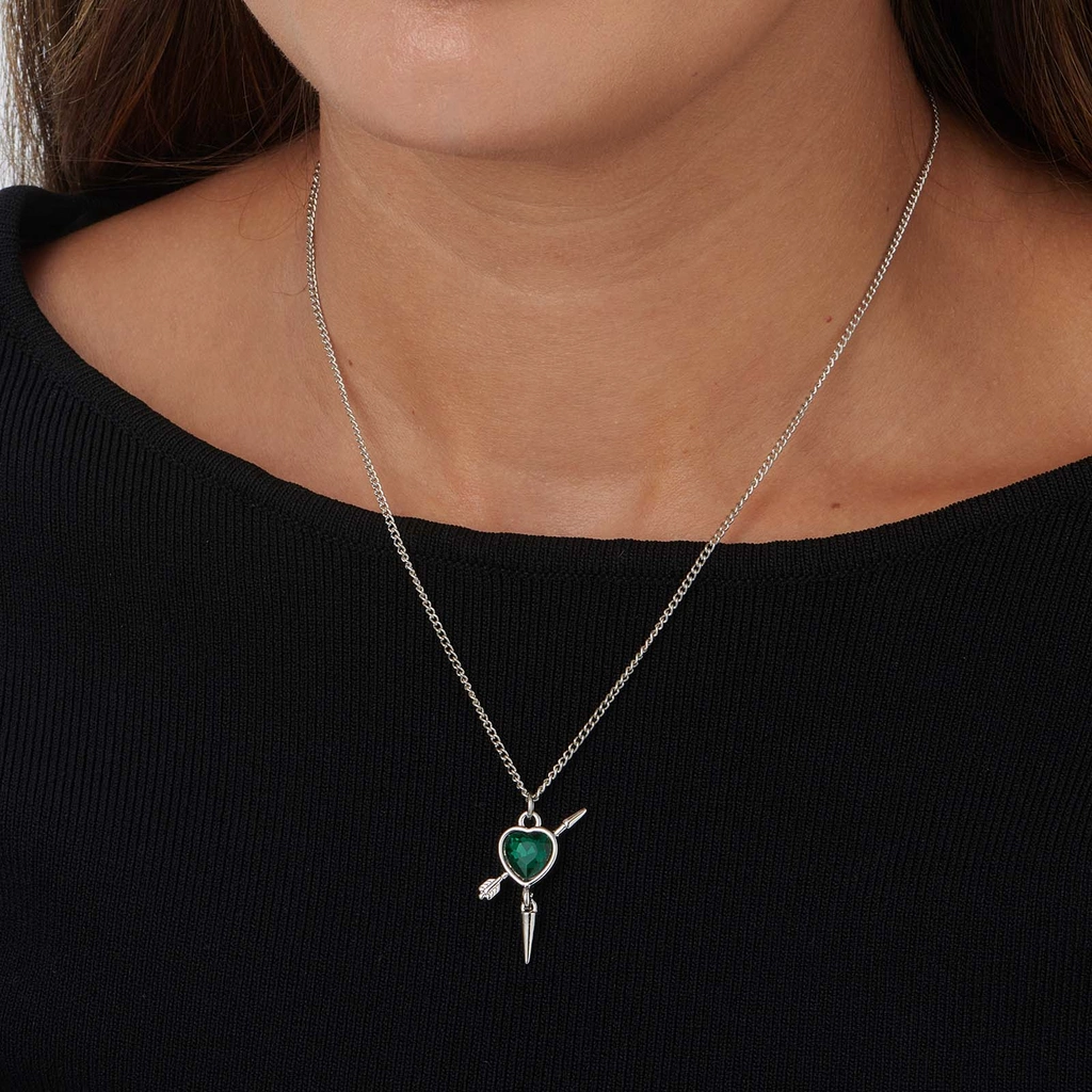 Silverfärgat halsband, grönt hjärta med nit - 42+7cm