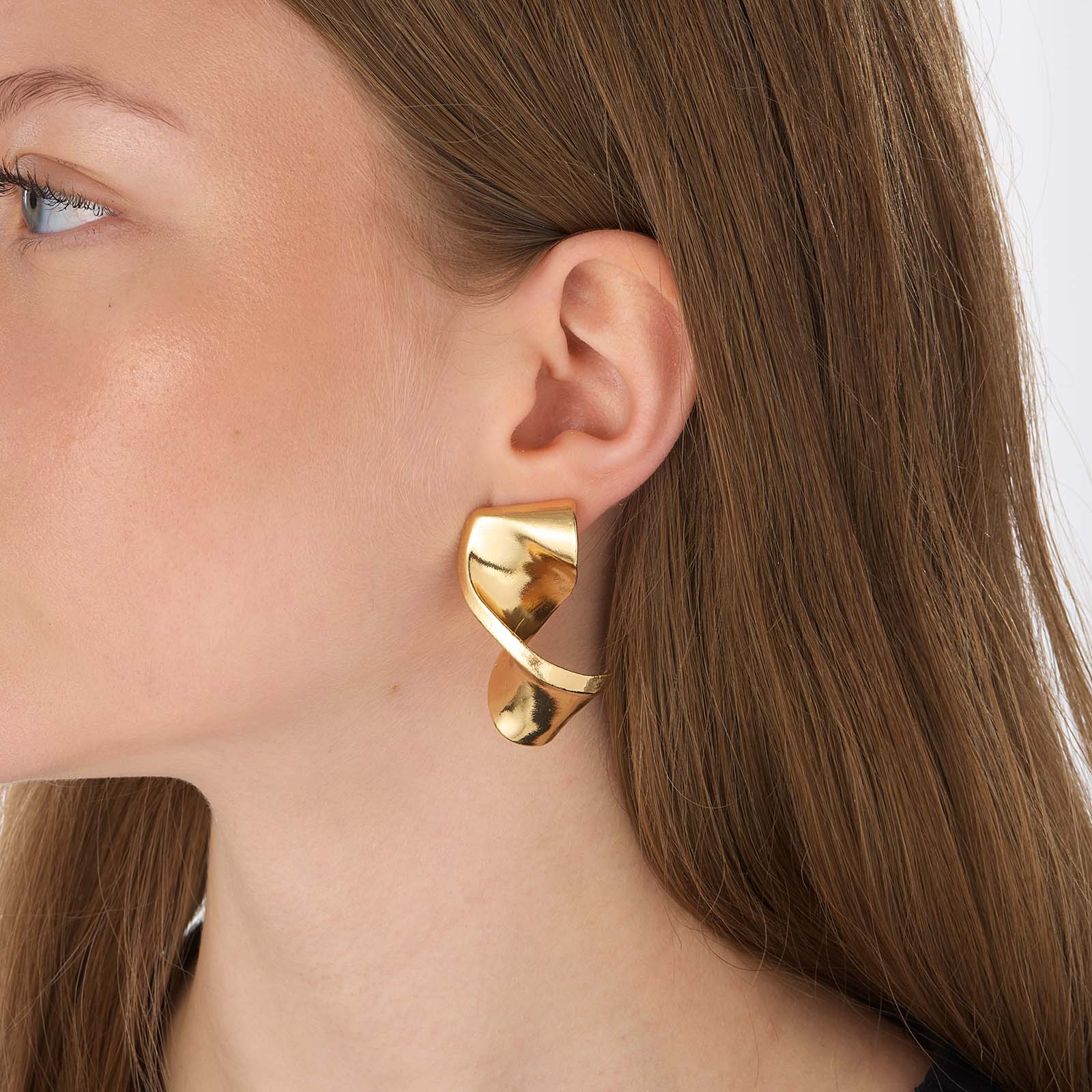 Guldfärgade örhängen, vriden form - 20x40mm