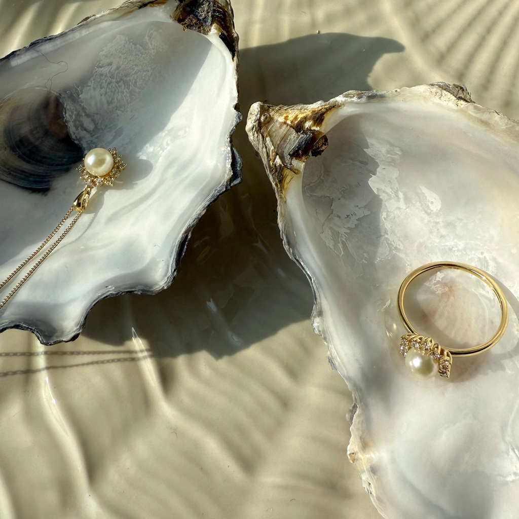 Je t´aime örhängen 18K guld - Cap d’Or Akoya