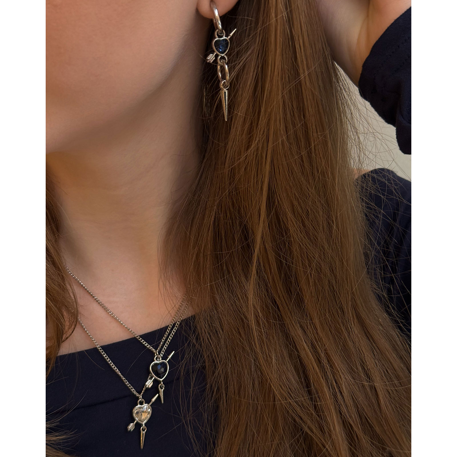 Guldfärgade örhängen, blått hjärta med pil - 50mm