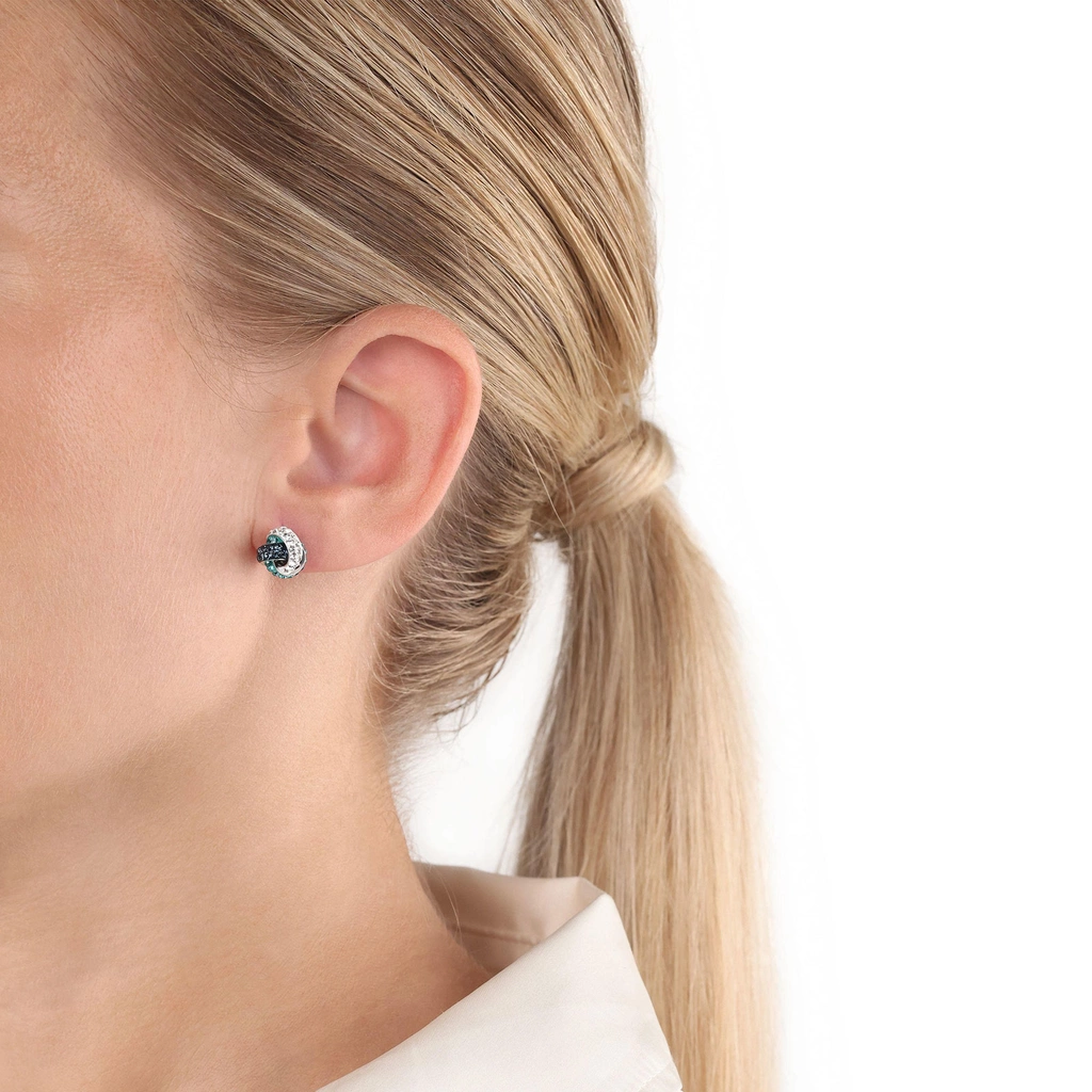 Silverörhängen, studs knut med blå och vita stenar - 10 mm