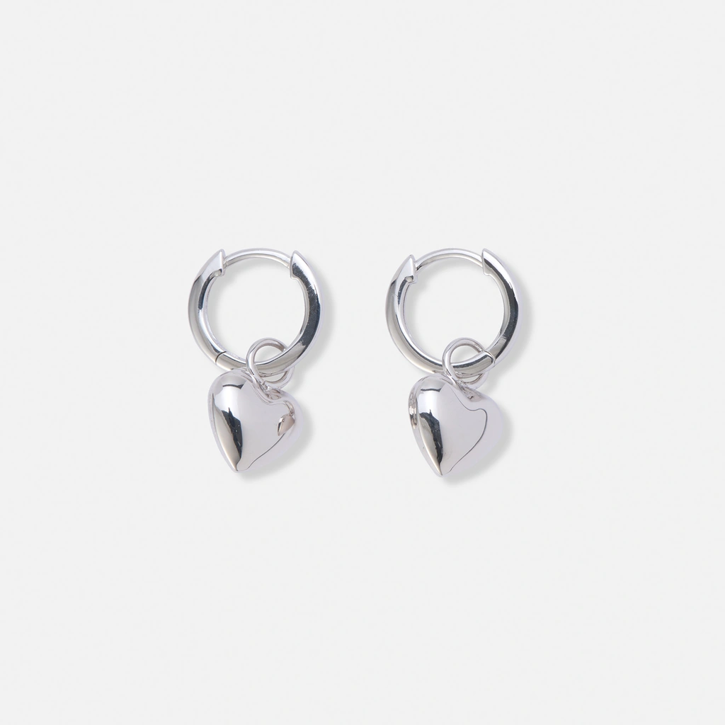 Gulpläterade silverörhängen, hoops med 10 mm hjärta