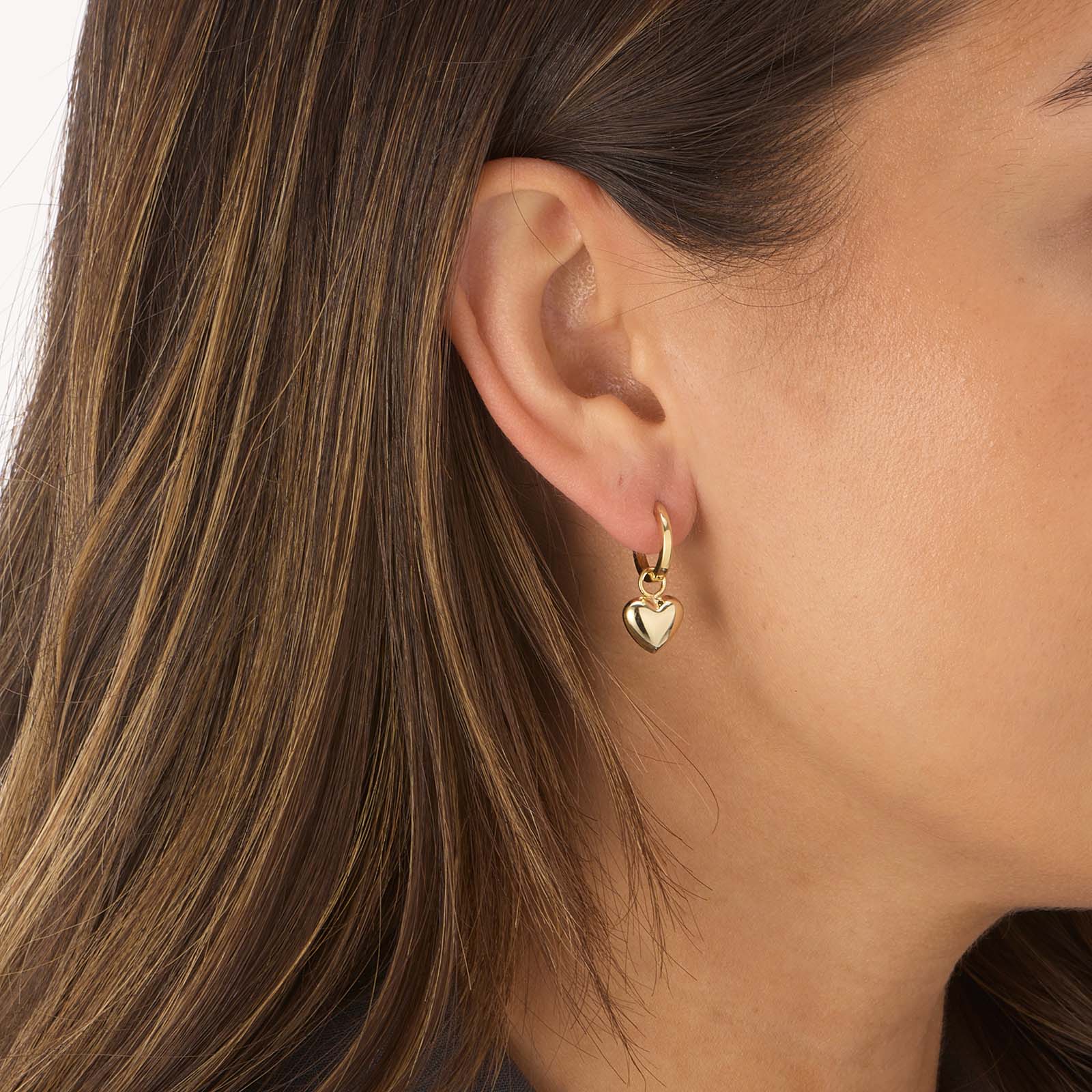 Gulpläterade silverörhängen, hoops med 10 mm hjärta