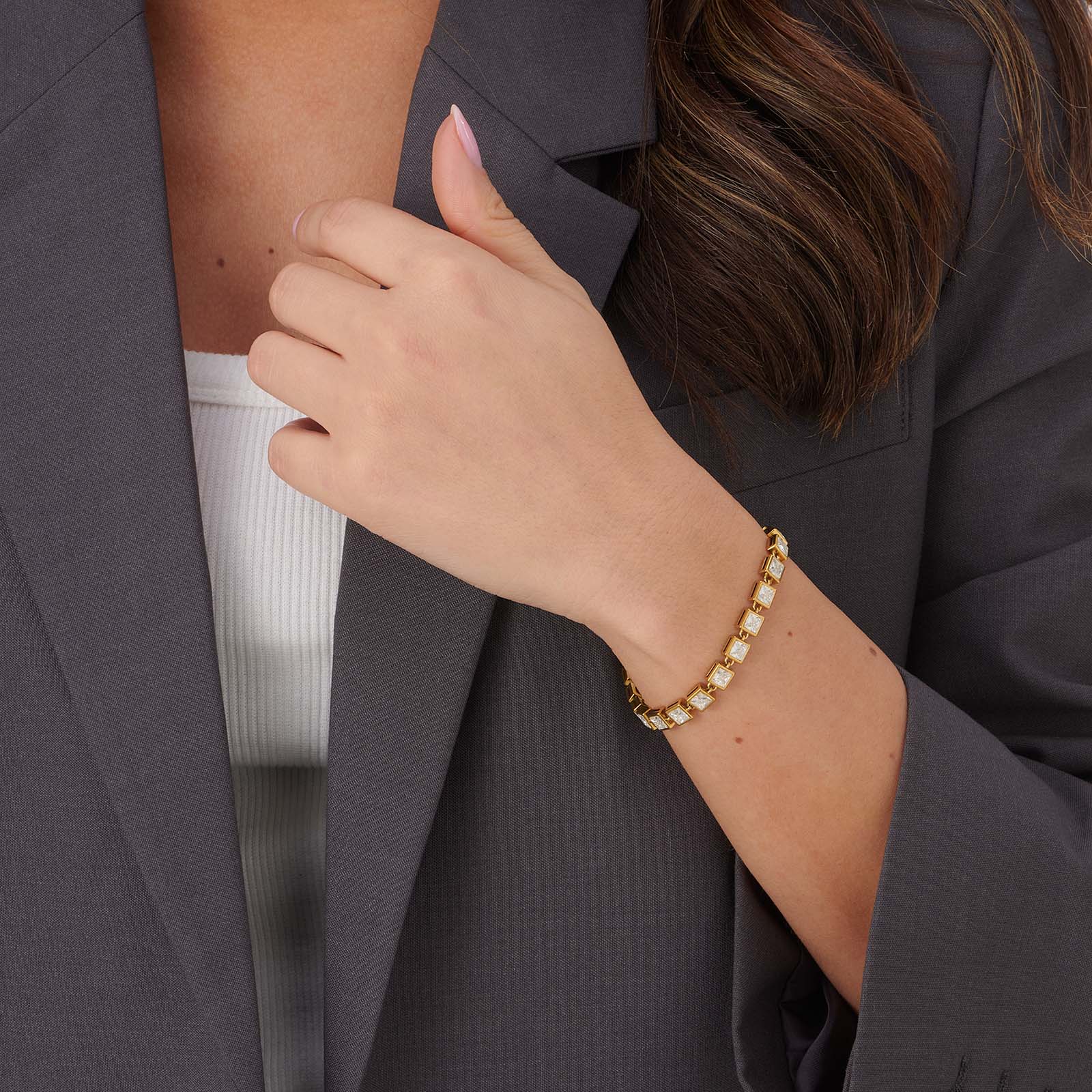 Guldpläterat stålarmband med kvadratiska Kubisk Zirkonia - 17,5cm