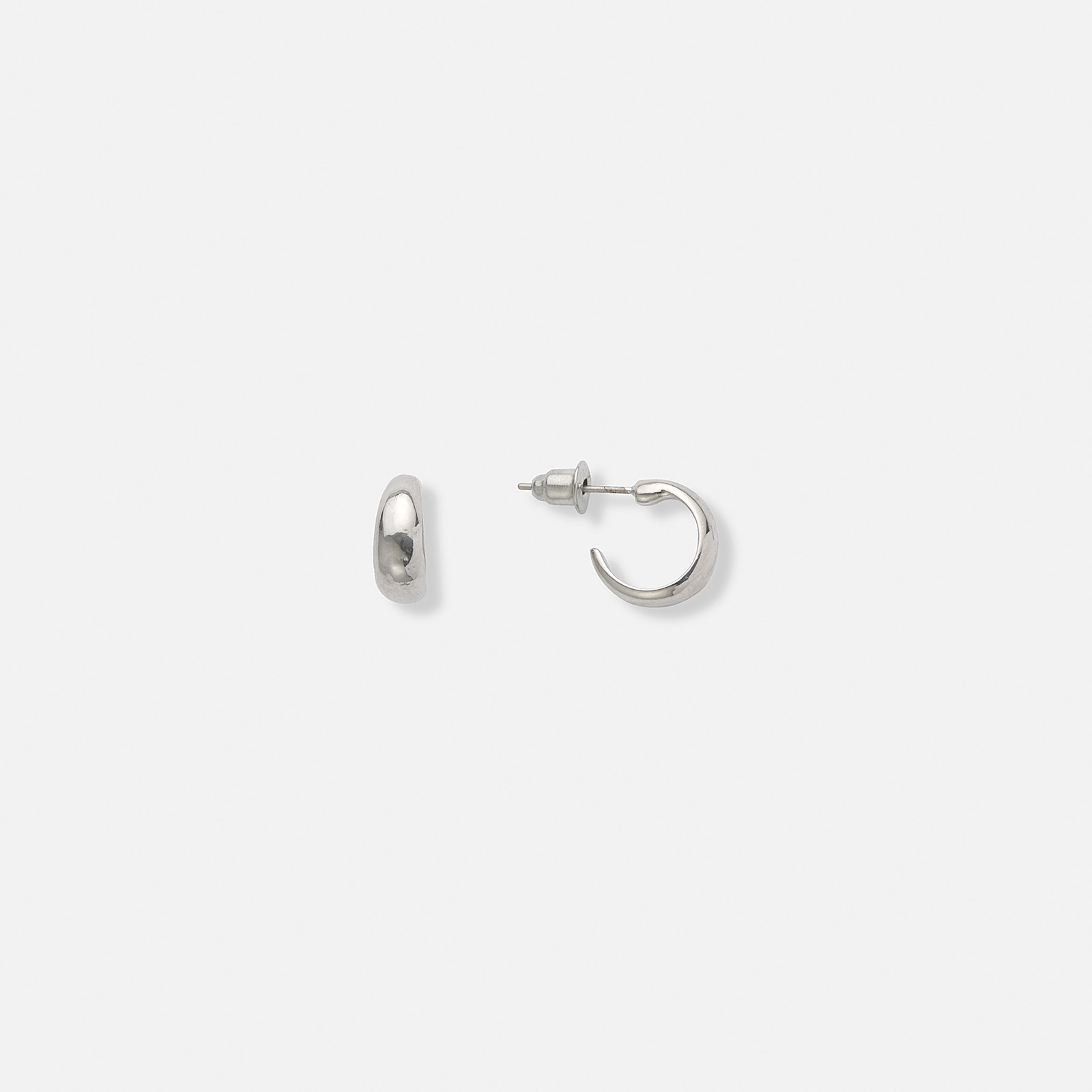 Silverfärgade örhängen, små chunky creoler – 1 cm