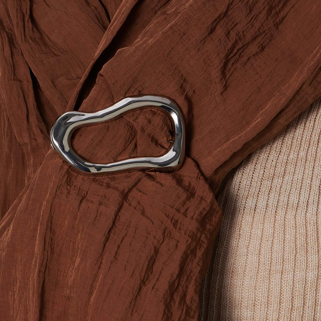 Silverfärgad brosch, ojämn oval form – 6,5 cm