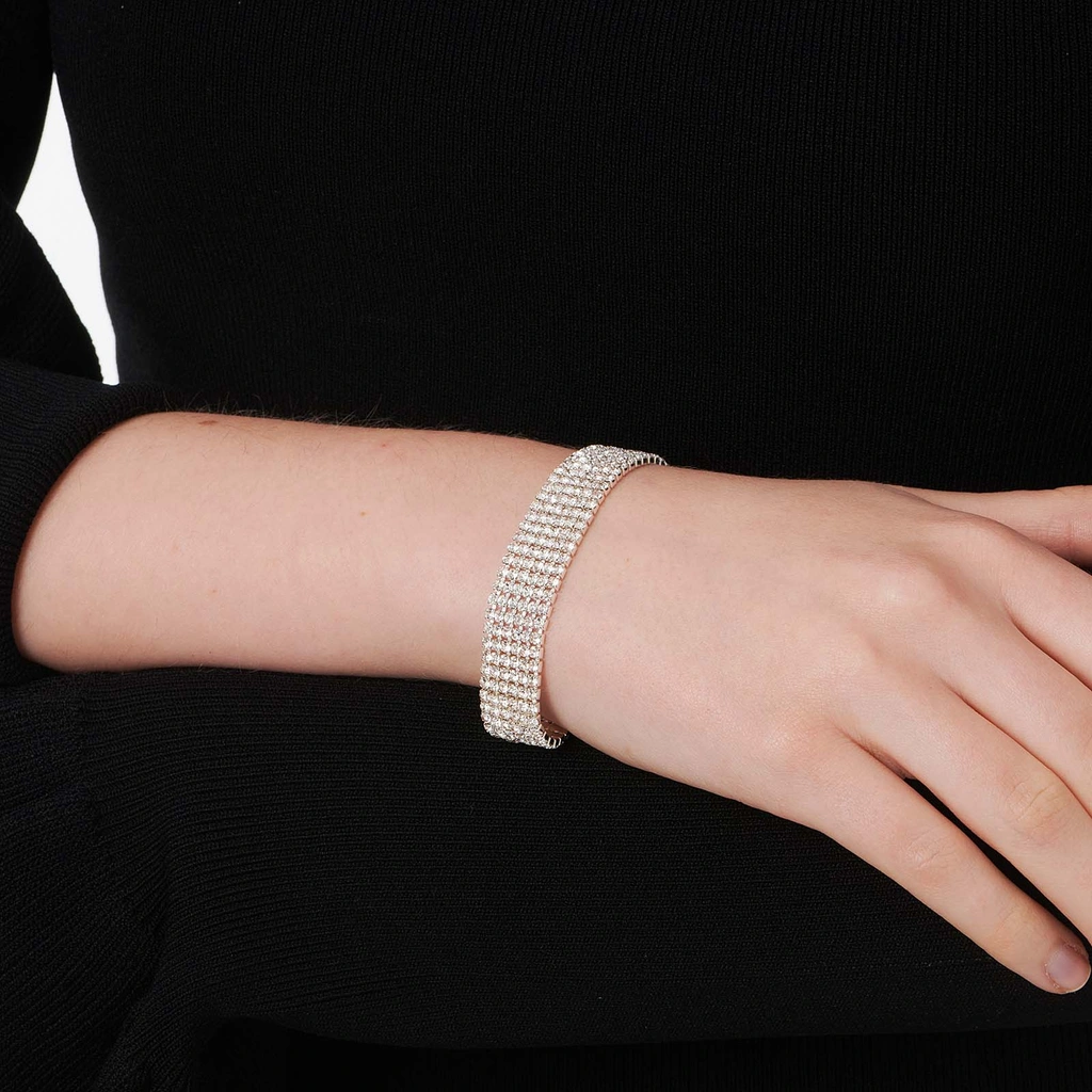 Silverfärgat armband Red Carpet, sex rader strass – 16,5+3 cm