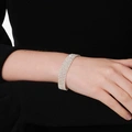 Silverfärgat armband Red Carpet, sex rader strass – 16,5+3 cm