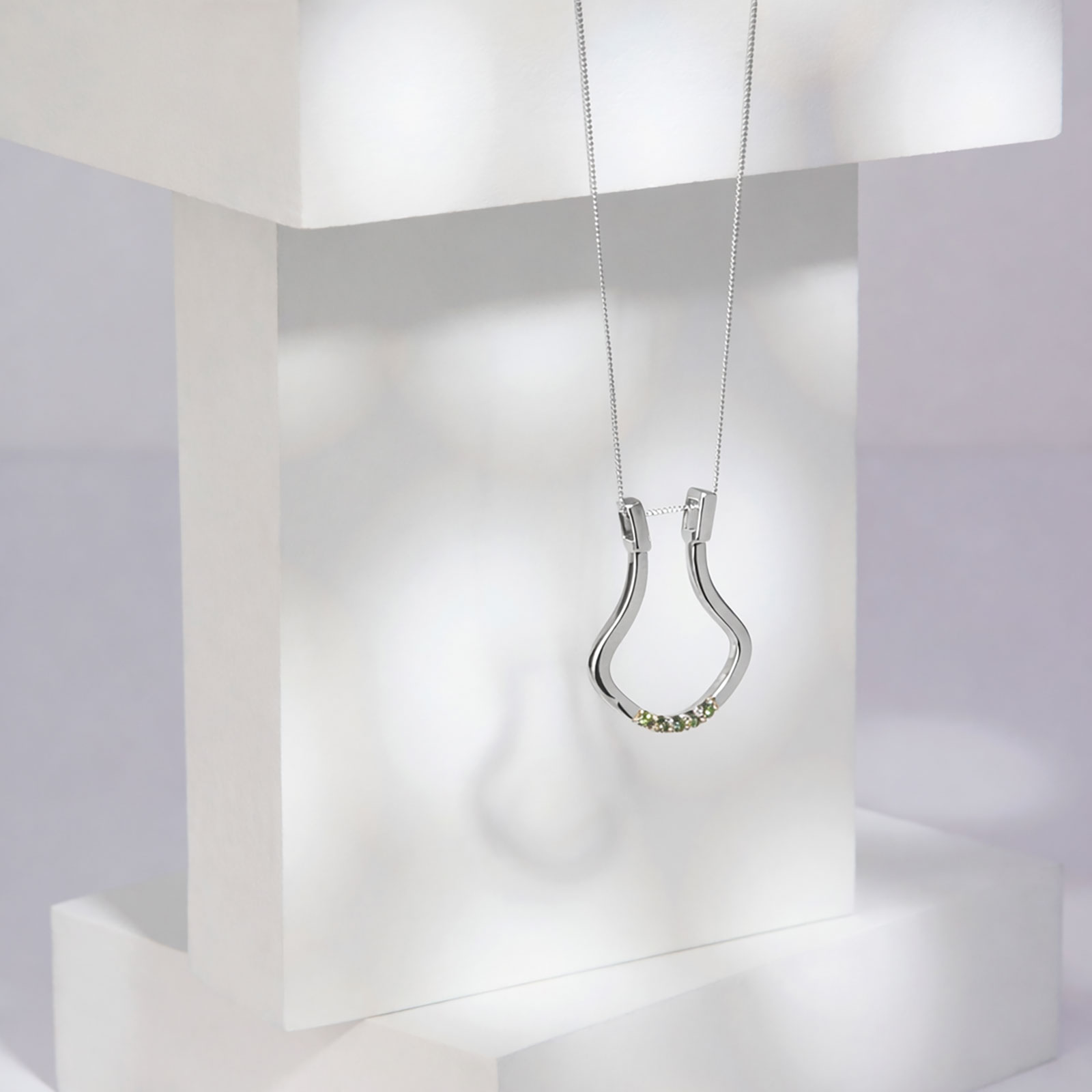 Je t´aime 18K vitguld ringhållare - Porte Bague Emerald