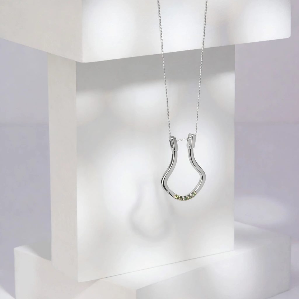 Je t´aime 18K vitguld ringhållare - Porte Bague Emerald