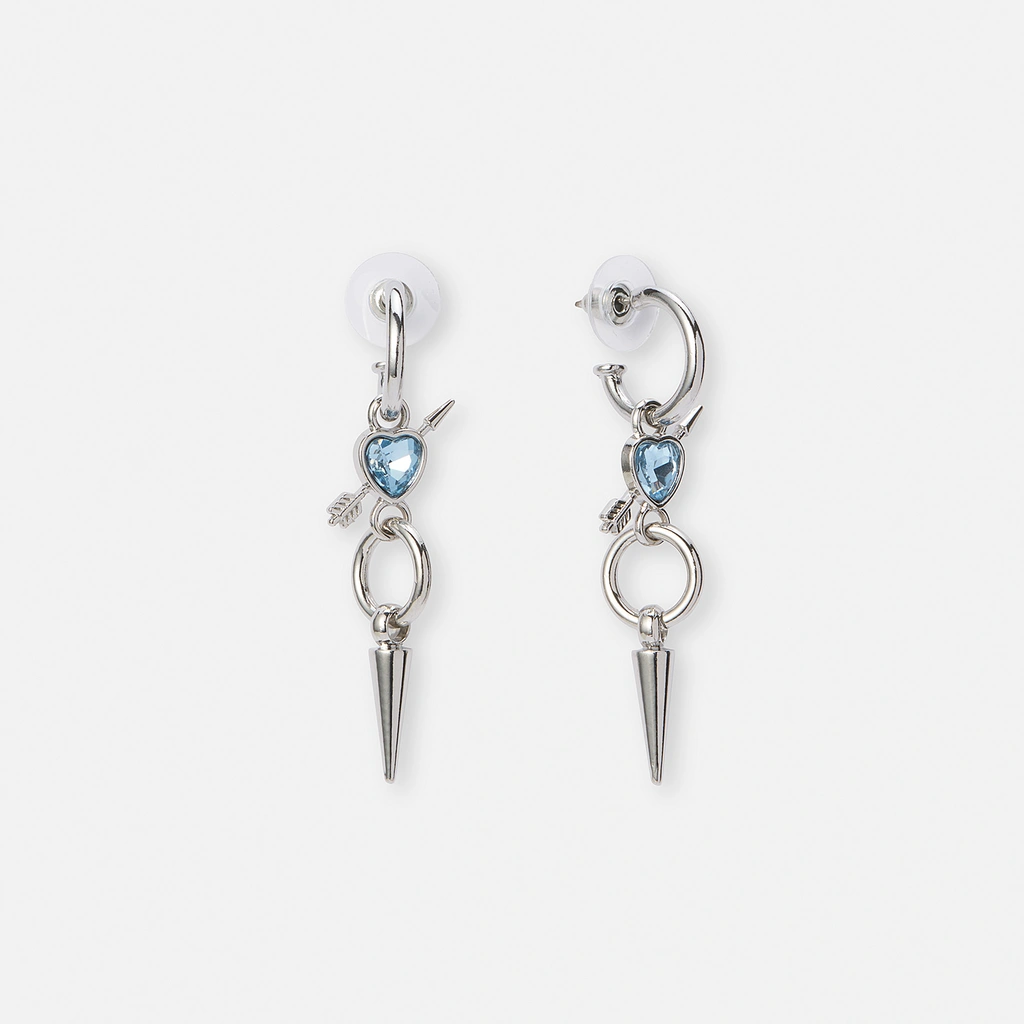 Silverfärgade örhängen, ljusblått hjärta med pil - 50mm