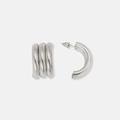 Silverfärgade örhängen, räfflade creoler med tre rader - 2 cm