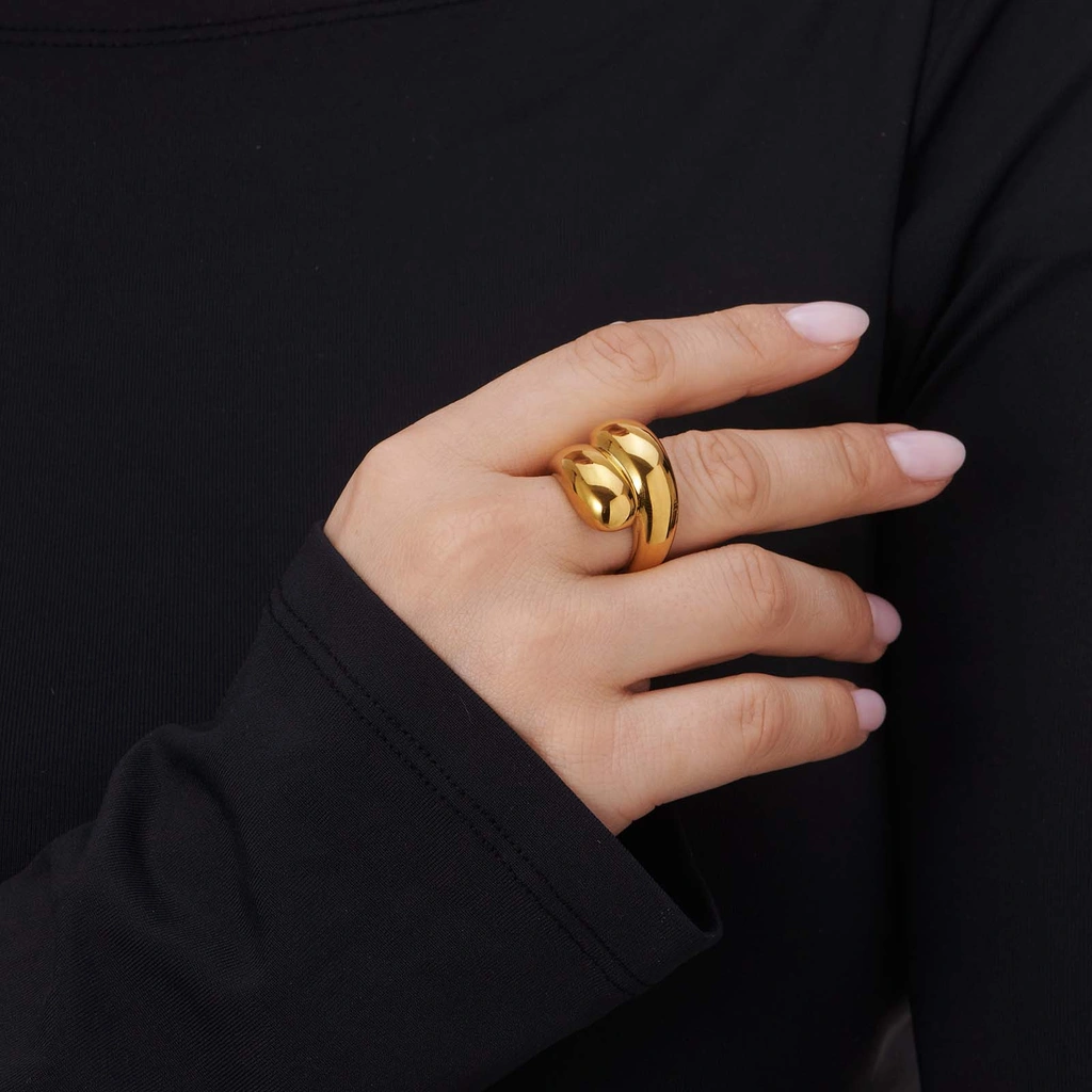 Guldfärgad ring med omlottdesign - storlek 19