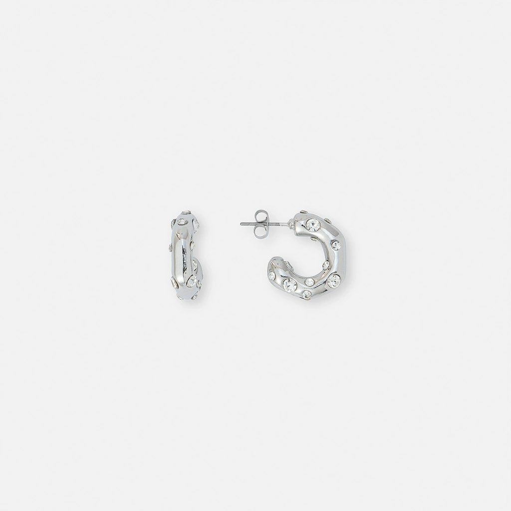 Silverfärgade örhängen, creoler med glasstenar - 2 cm
