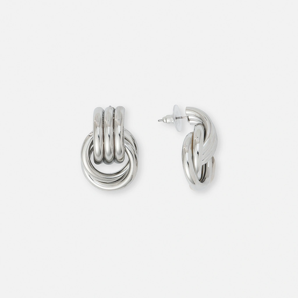 Silverfärgade örhängen, doorknocker med tre rader - 3 cm