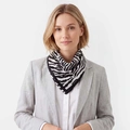 Svart och vit zebramönstrad scarf