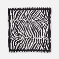 Svart och vit zebramönstrad scarf
