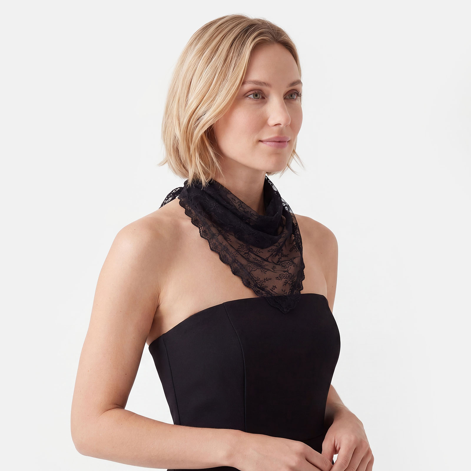 Svart spetsscarf i trekantsmodell