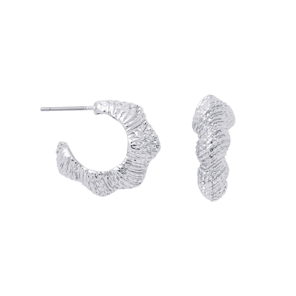 Silverfärgade örhängen, hoops med strukturerad yta - 1,5 cm