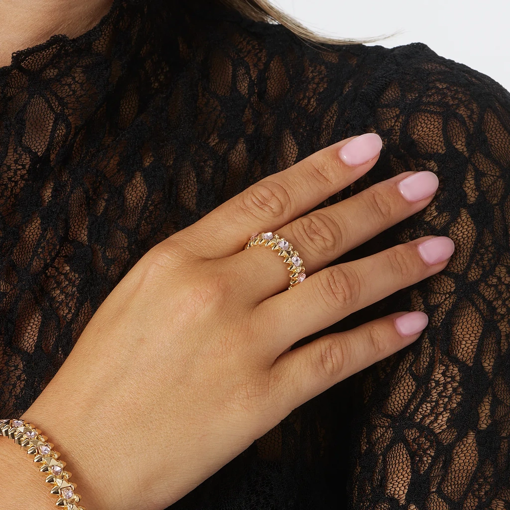 Guldfärgad ring Spike Noir, rosa hjärtan - 19 mm