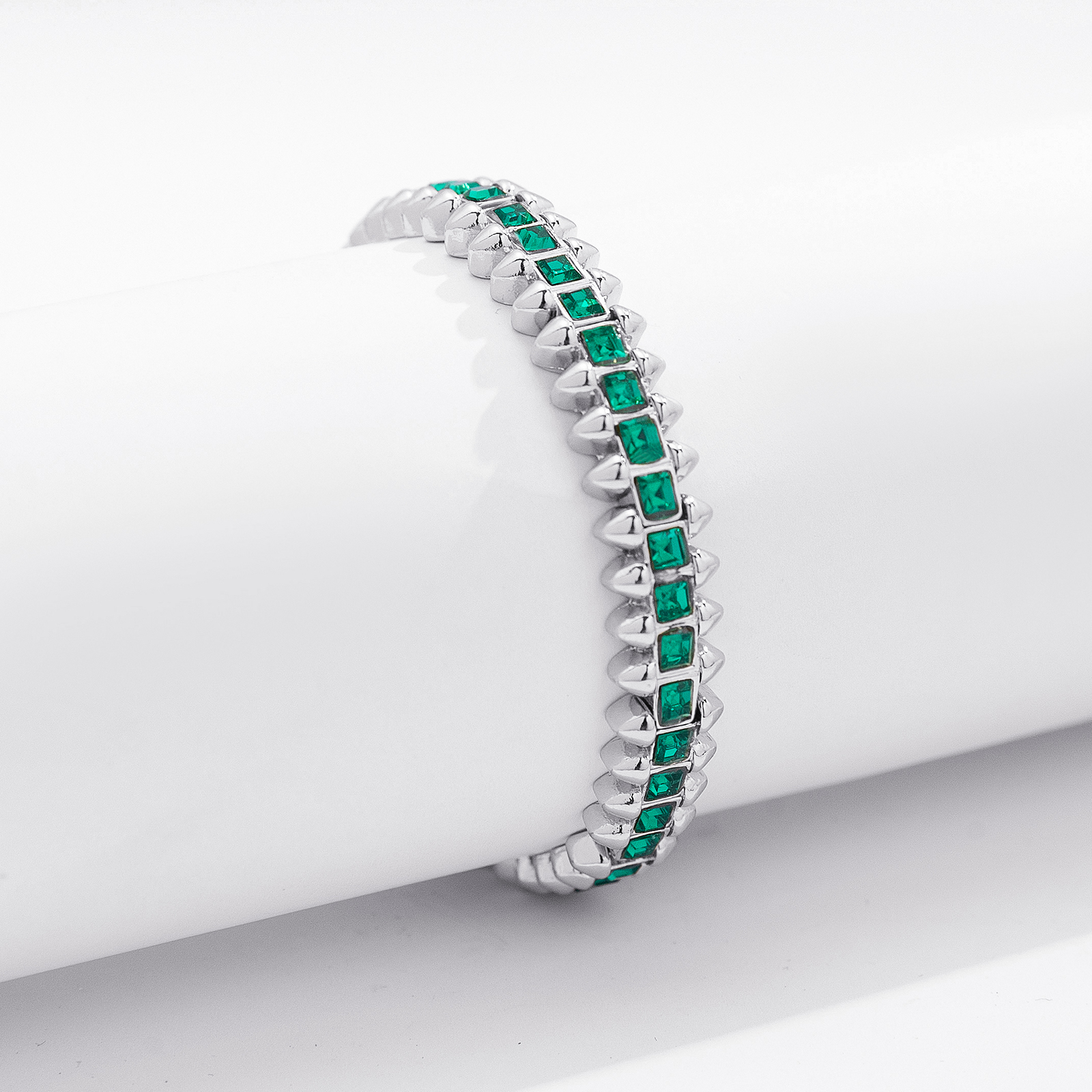 Silverfärgat armband Spike Noir, gröna stenar - Elastiskt