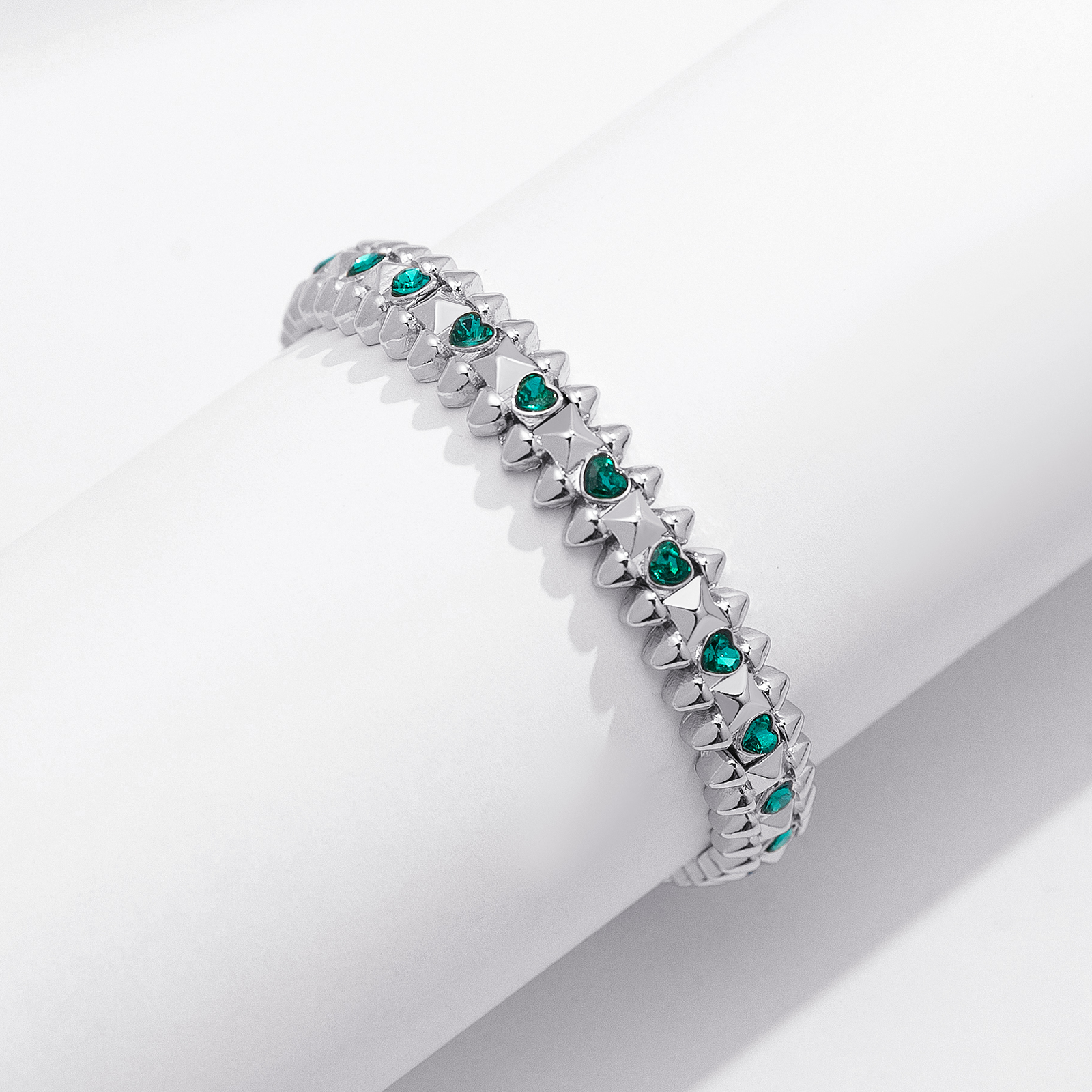 Silverfärgat armband Spike Noir, gröna hjärtan - Elastiskt