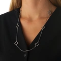 Silverfärgat halsband, klöverdetaljer - 67+5 cm
