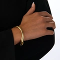 Guldfärgat armband, stelt med vågig form - 7x6 cm