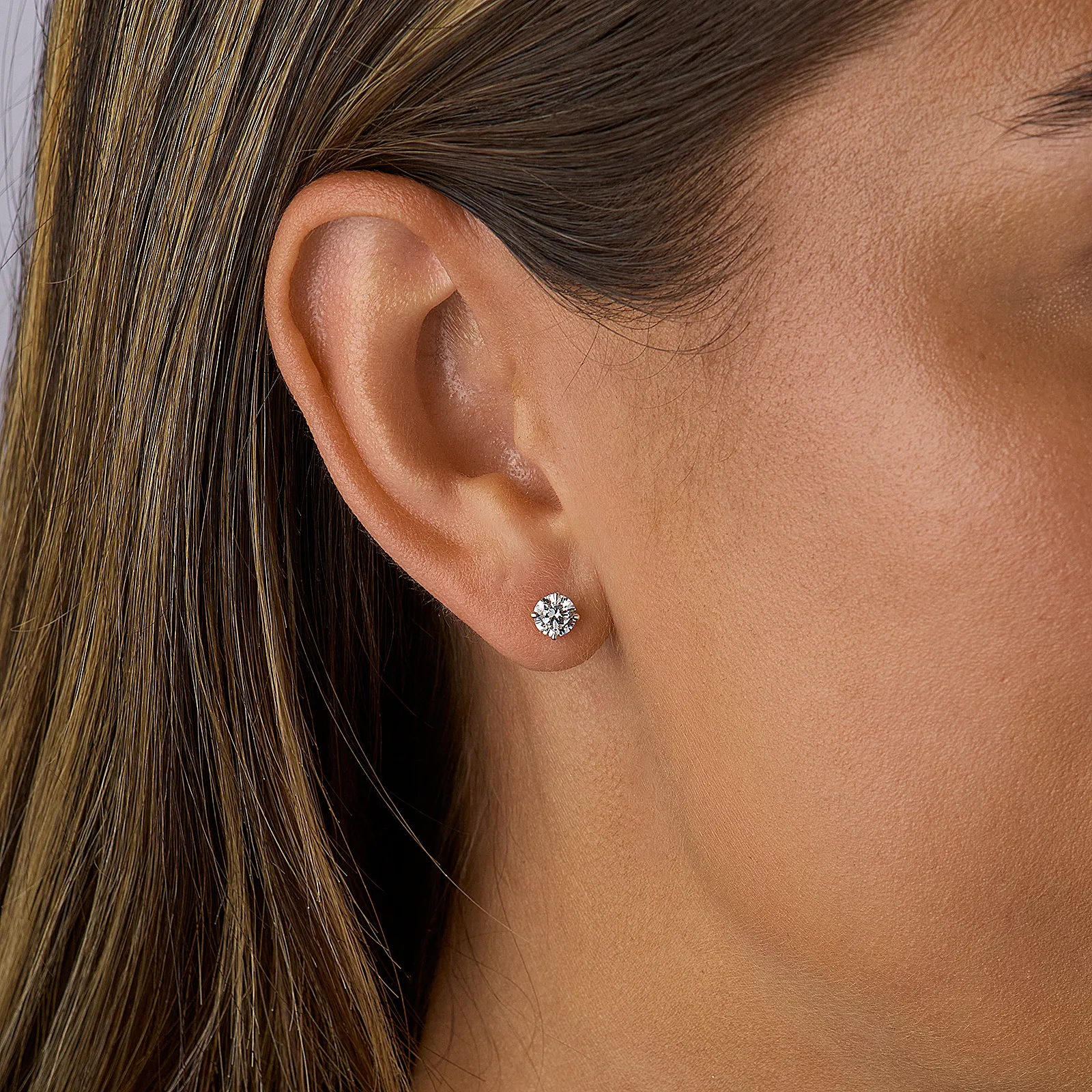 Örhängen studs 9K vitguld 1,0 ct labbodlade diamanter