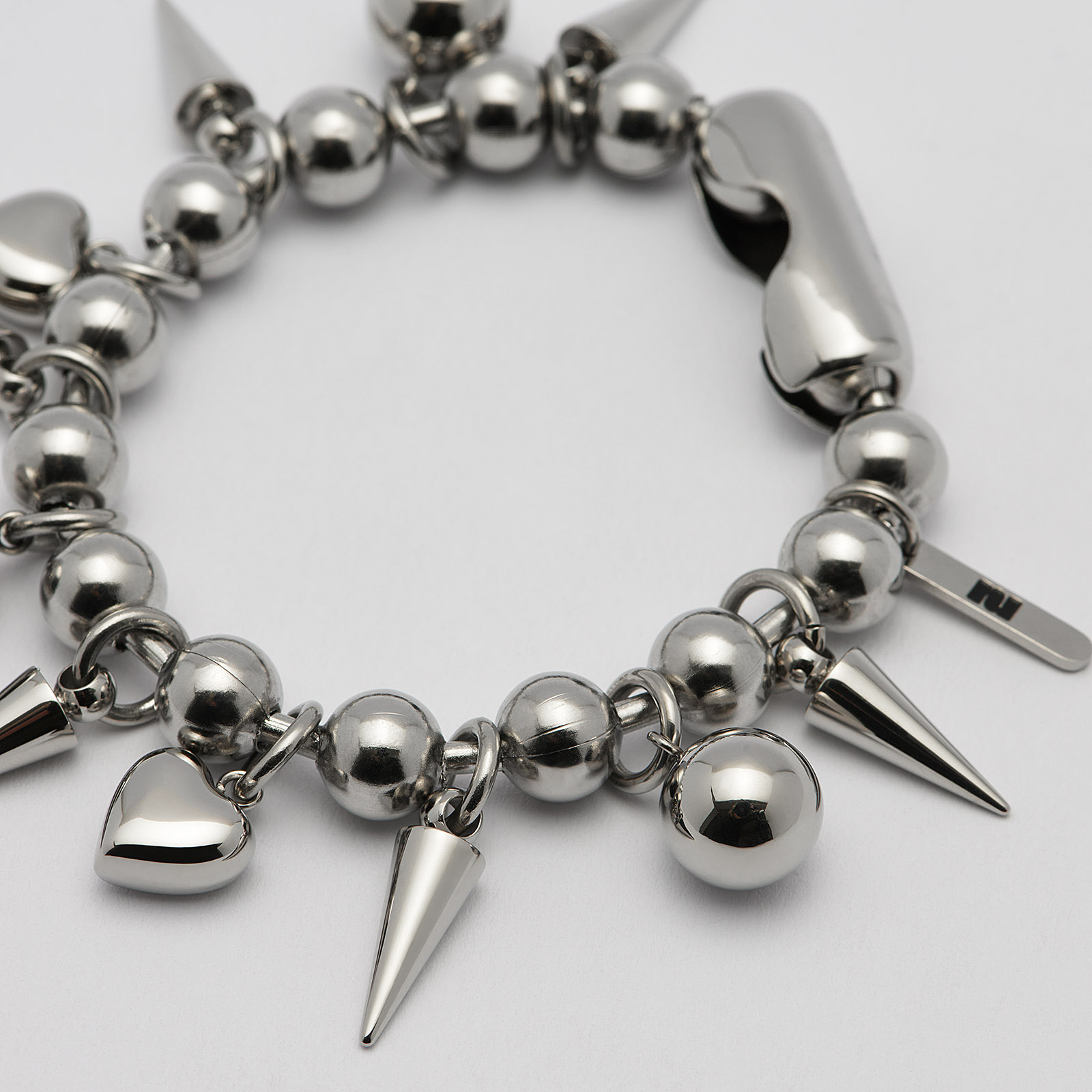 Armband stål, kularmband med kulor, hjärtan, spikes - 20,5 cm