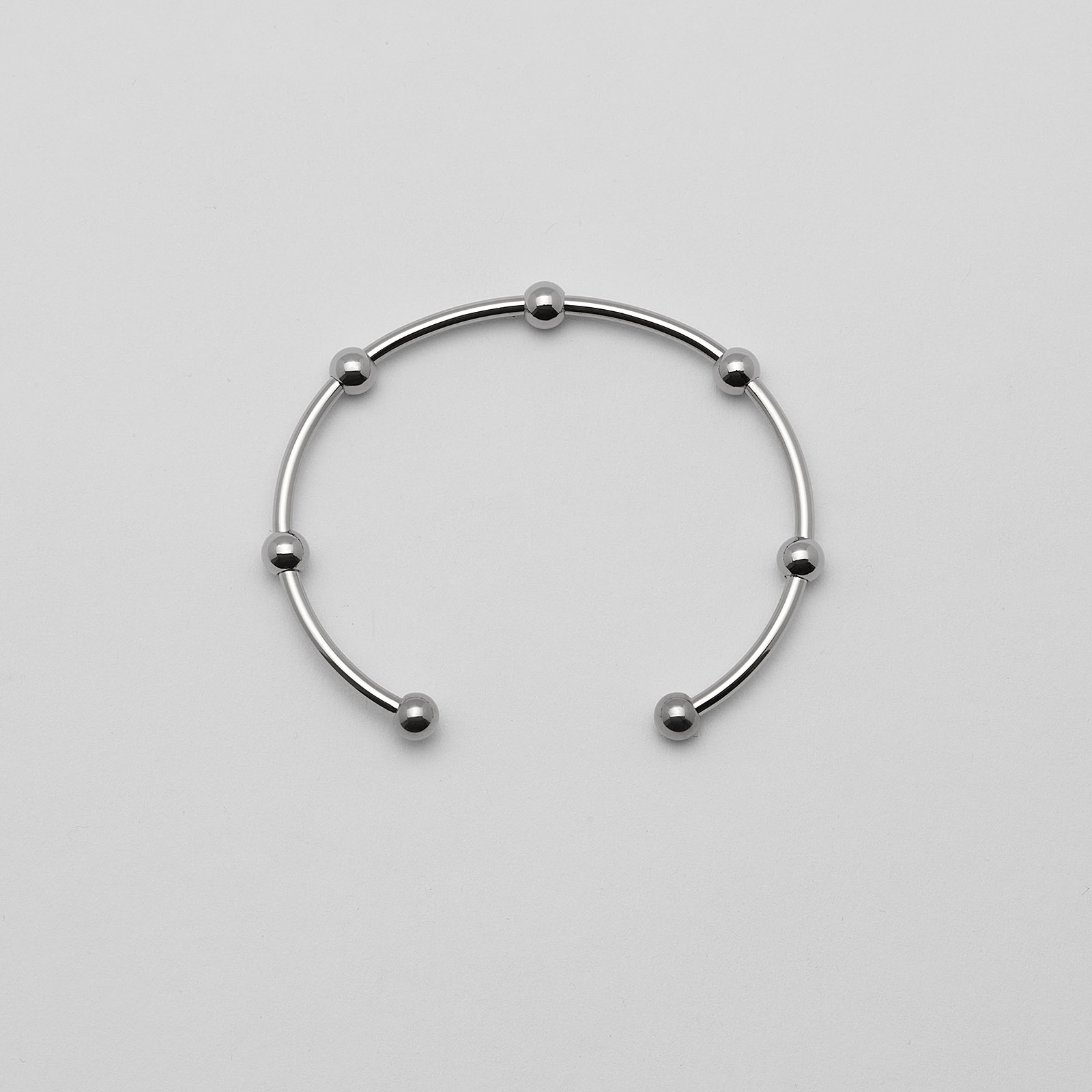 Armband i stål, bangle med boll - 2,5 x 66,5 mm