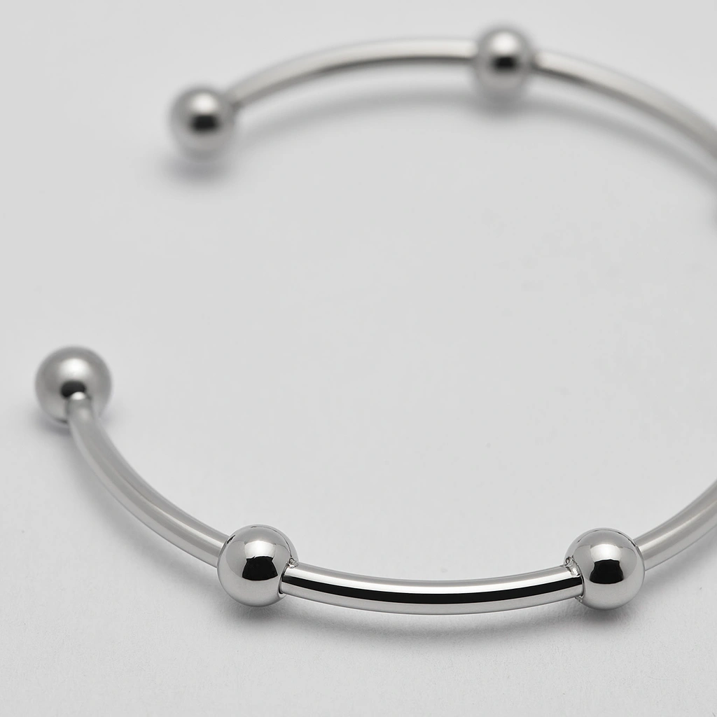 Armband i stål, bangle med boll - 2,5 x 66,5 mm