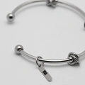 Armband i stål, bangle med knutar - 2,5 x 66,5 mm